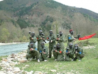 Grupo paintball a orillas del Sella